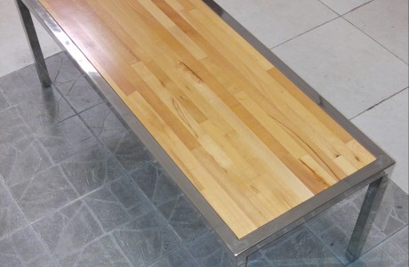 שולחן סלון משולב עץ עם דפנות נירוסטה