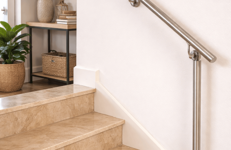 מאחז יד לבית פרטי: האם לבחור בנירוסטה או בברזל? השוואה מלאה