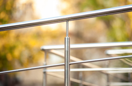 מדריך לתחזוקה וניקוי של מעקות נירוסטה חיצוניים